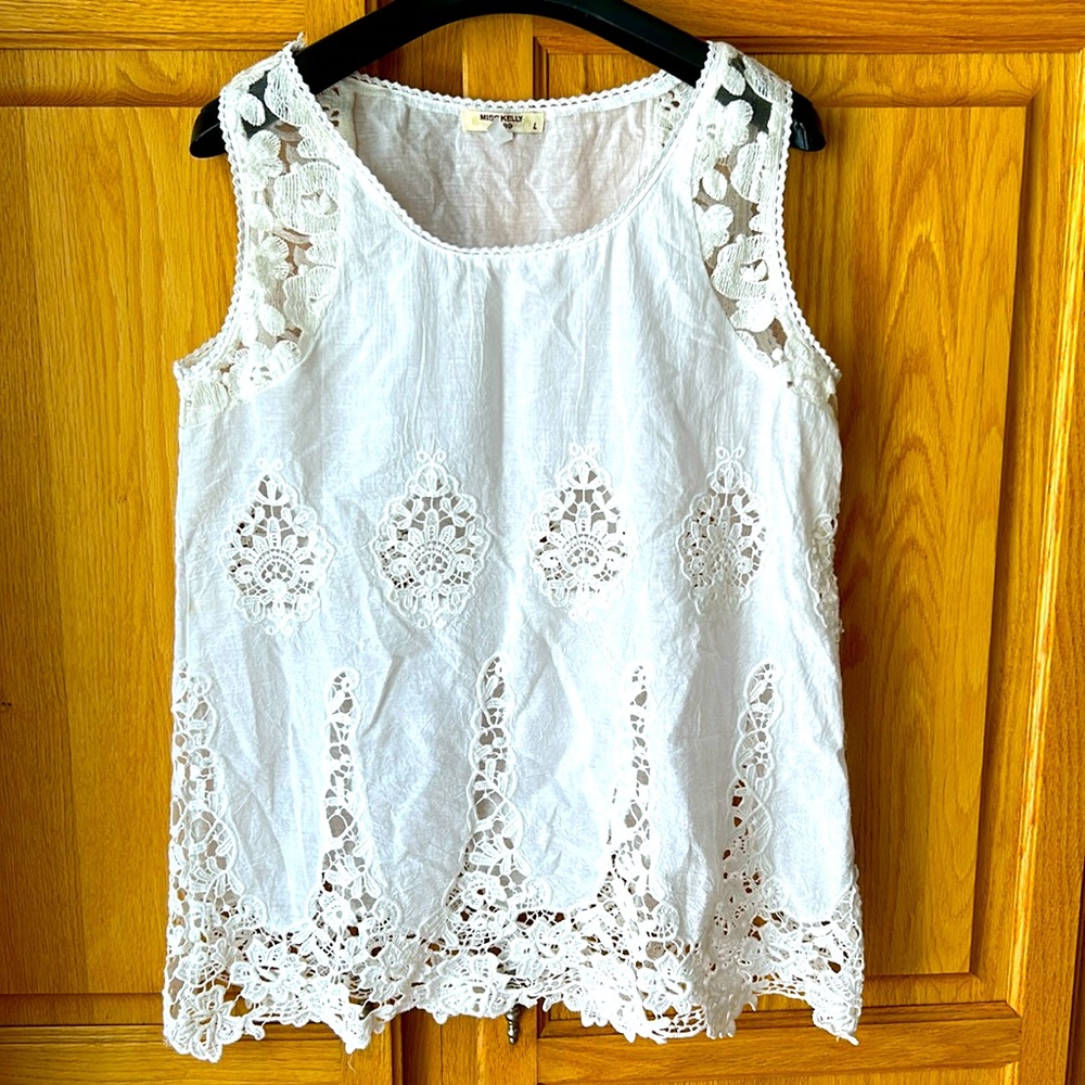 White Top Size L Used in great condition